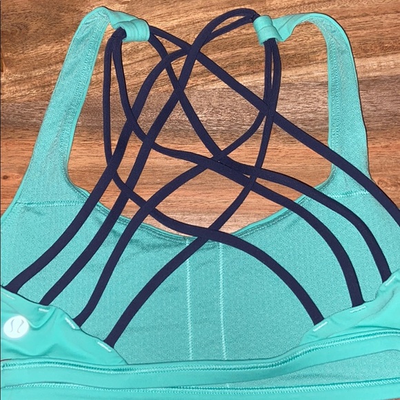 Lululemon Athletica Free to Be Sports Bra size 2 - Picture 2 of 4